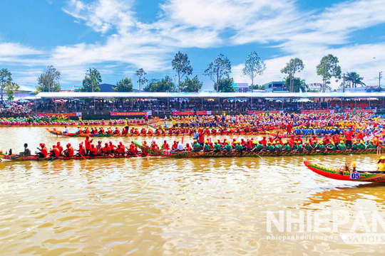 Cần Thơ: Sẵn sàng cho ngày hội Óoc Om Bóc - Đua ghe Ngo Cần Thơ: Sẵn sàng cho ngày hội Óoc Om Bóc - Đua ghe Ngo