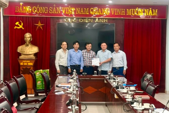 Hội Nghệ sĩ Nhiếp ảnh Việt Nam bàn giao kinh phí hỗ trợ tôn tạo Di tích ngành Điện ảnh và Nhiếp ảnh Cách mạng Việt Nam
