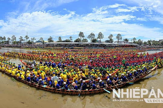 Tưng bừng giải đua ghe Ngo thành phố Cần Thơ năm 2025