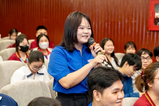 TP.HCM: 500 sinh viên hào hứng trải nghiệm công nghệ AI 