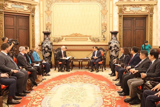 Chủ tịch UBND TP.HCM tiếp Bộ trưởng Kinh tế và Việc làm bang Victoria, Australia