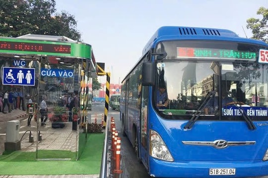 Người cao tuổi TP.HCM được nhận vé xe buýt miễn phí bằng căn cước hoặc VNeID