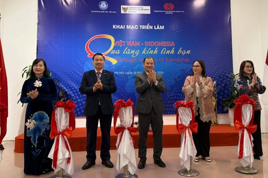 Triển lãm ảnh nghệ thuật “Việt Nam - Indonesia: Qua lăng kính tình bạn”