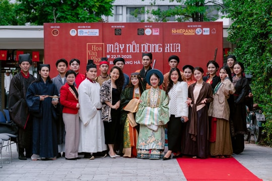 Triển lãm "Họa Ảnh" và câu chuyện văn hoá mặc tại “Mây Nối Dòng Xưa”
