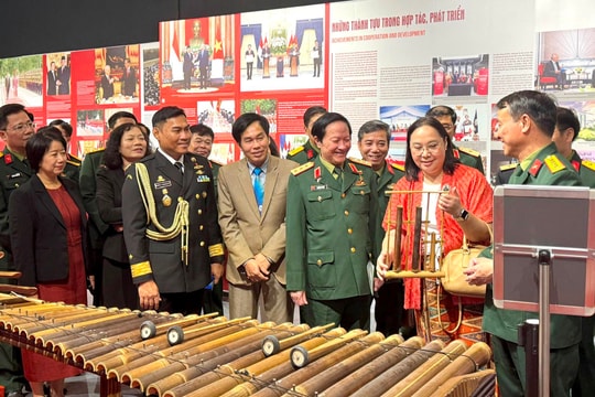 Triển lãm "Việt Nam - Indonesia: 70 năm hợp tác và phát triển".