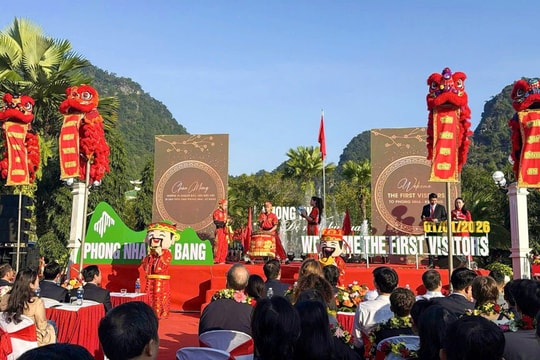 Phong Nha Kẻ Bàng đón những vị khách đầu tiên năm 2026
