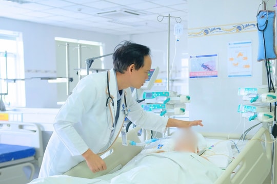 Nam công nhân nguy kịch sau sự cố thang máy