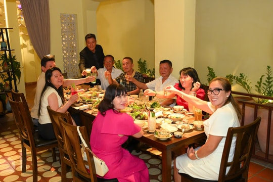 Mâm cỗ Tết ba miền: Nơi hội tụ hương vị, ký ức và tình người Việt