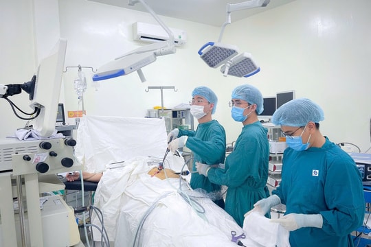 Điều trị thành công trường hợp “sỏi chồng sỏi” chỉ trong một lần phẫu thuật