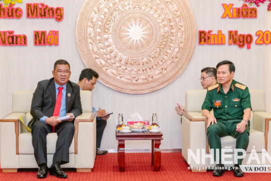 Tỉnh Kampong Chhnang (Vương quốc Campuchia): Chào xã giao, thăm, chúc tết Bộ Tư lệnh Quân khu 9