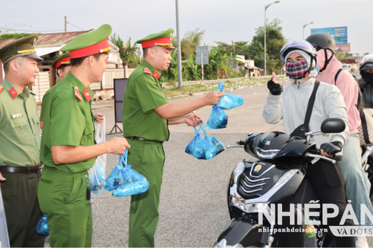 Cần Thơ: Tiếp sức Nhân dân về quê đón Tết
