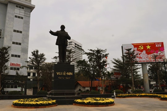 RƯỢC RỜ ĐƯỜNG HOA XUÂN TẾT BÍNH NGỌ TRÊN QUÊ HƯƠNG BÁC

