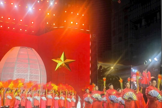 Đội “Vàng son tên Bác” đoạt giải nhất "Duyên dáng áo dài" TPHCM lần thứ 12