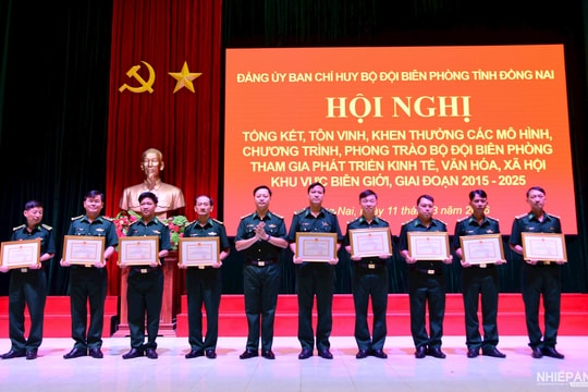 Giữ vững thế trận lòng dân, an ninh biên giới 