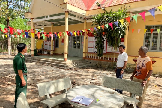 Bộ đội Biên phòng hỗ trợ đồng bào dân tộc thiểu số tham gia bầu cử 