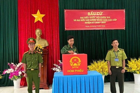 Cà Mau: Cử tri ở cụm đảo Hòn Khoai và Hòn Chuối phấn khởi đi bầu cử sớm