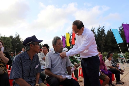 Cử tri Cà Mau háo hức thực hiện quyền và nghĩa vụ của công dân