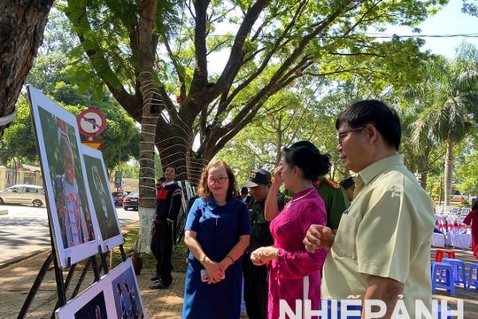 Khai mạc triển lãm ảnh nghệ thuật “Sắc màu các dân tộc Việt Nam”