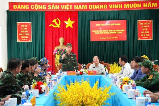 Kiểm tra tiến độ xây dựng công trình tại đảo Hòn Khoai