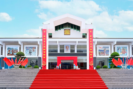 Triển lãm ảnh nghệ thuật chào mừng 120 năm ngày sinh Tổng Bí thư Hà Huy Tập: "Từ quê hương Cẩm Xuyên đến khát vọng Hà Tĩnh"