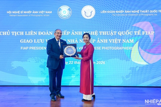 Chủ tịch Liên đoàn Nhiếp ảnh Nghệ thuật Quốc tế FIAP gặp gỡ, giao lưu với các nghệ sĩ nhiếp ảnh Việt Nam