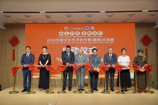 Khai mạc triển lãm giao lưu nghệ thuật kết nối Con đường Tơ lụa trên biển tại Hà Nội