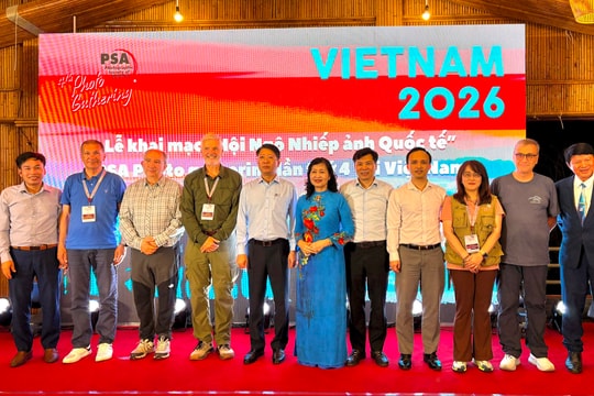 Lãnh đạo Hội Nghệ sĩ Nhiếp ảnh Việt Nam tham dự khai mạc Hội ngộ Nhiếp ảnh quốc tế PSA lần thứ 4 tại Việt Nam
