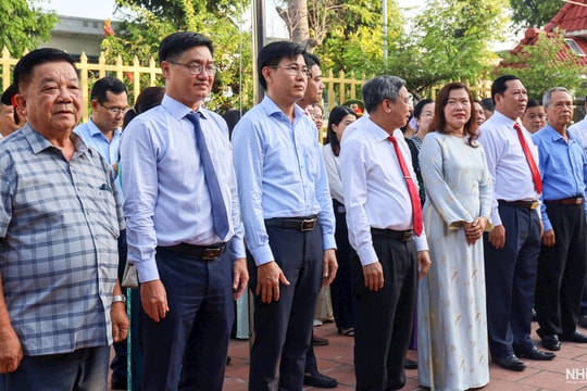 Lãnh đạo thành phố Cần Thơ viếng Đền thờ anh hùng liệt sỹ Trung đoàn 1 U Minh