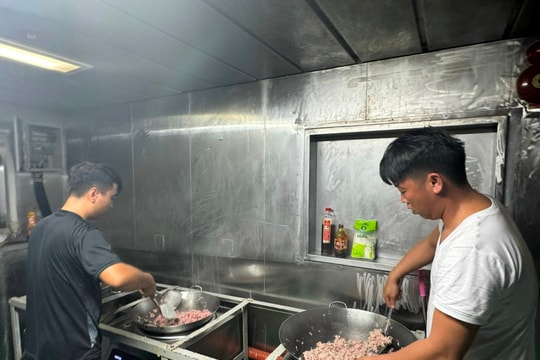 Những người giữ lửa trên hải trình Trường Sa thân yêu