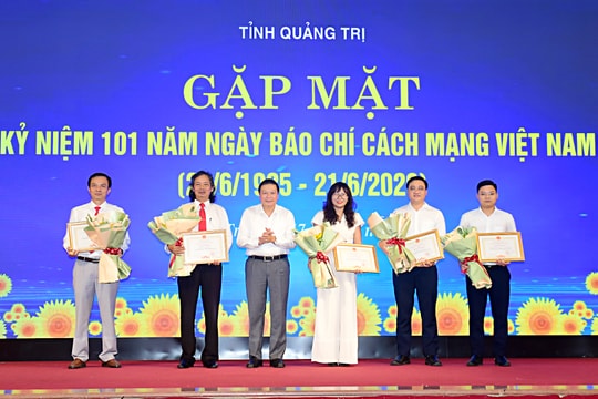 (Ảnh) - Quảng Trị gặp mặt kỷ niệm 101 năm Ngày Báo chí Cách mạng Việt Nam

