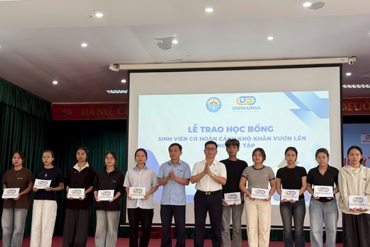 DONAPHARM đồng hành, trao học bổng tiếp sức sinh viên vượt khó