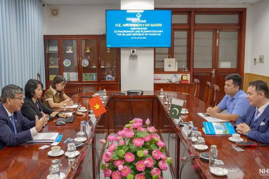 Đại học Cần Thơ đón tiếp và làm việc với Đại sứ Cộng hòa Hồi giáo Pakistan tại Việt Nam
