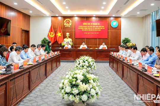 Thứ trưởng Thường trực Bộ Y tế Vũ Mạnh Hà làm việc với tỉnh Cà Mau