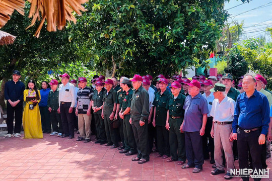 Nhộn nhịp du khách về thăm quê hương Đại tướng Võ Nguyên Giáp
