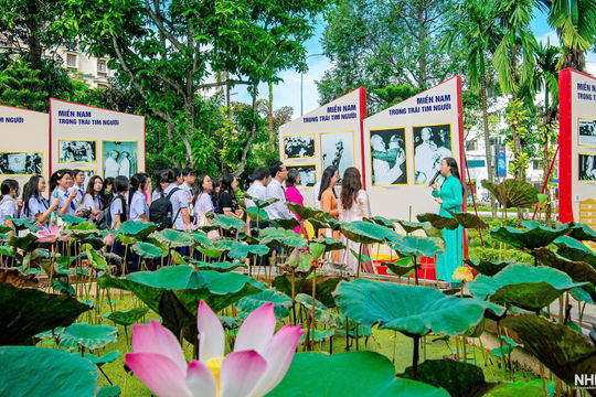 Cần Thơ khai mạc Triển lãm ảnh chuyên đề “Miền Nam nhớ mãi ơn Người”