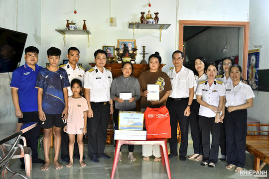Lữ đoàn 167 tiếp sức cho con ngư dân vững bước đến trường