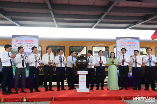 Khai trương đoàn tàu du lịch HQ3 “Phong Nha – Cố đô Huế: Hành trình Di sản thế giới”