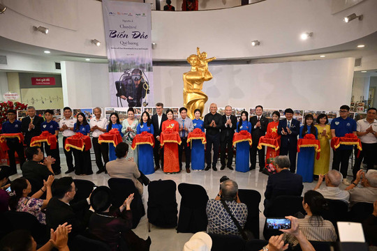 NSNA Nguyễn Á giới thiệu di sản văn hóa và biển đảo quê hương qua ống kính
