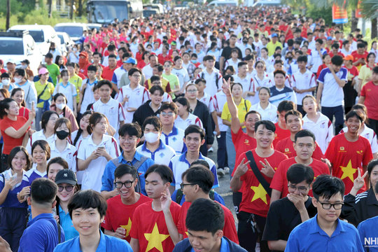Cần Thơ hưởng ứng Chương trình đi bộ “Cùng Việt Nam tiến bước” 