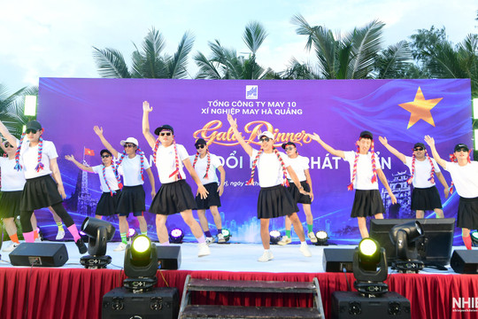 Gần 1.000 cán bộ, công nhân May Hà Quảng vui Tết Độc lập bên bờ biển Gold Coast Hotel Resort Bảo Ninh