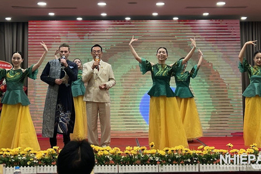 Khi khát vọng Việt Nam cất thành lời ca