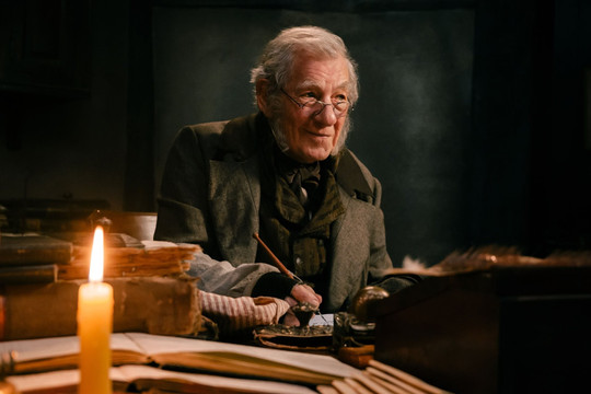 Johnny Depp trở lại màn ảnh, tái hiện lão già hà tiện nổi tiếng của Charles Dickens