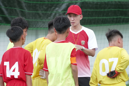 Nghiêm Xuân Tú ngồi ghế HLV khách mời “Cầu thủ nhí 2026”