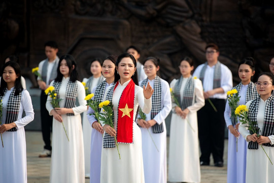 Nguyễn Duyên Quỳnh và Nguyễn Văn Chung đưa hành trình 500 ngày đêm tìm mộ liệt sĩ vào âm nhạc