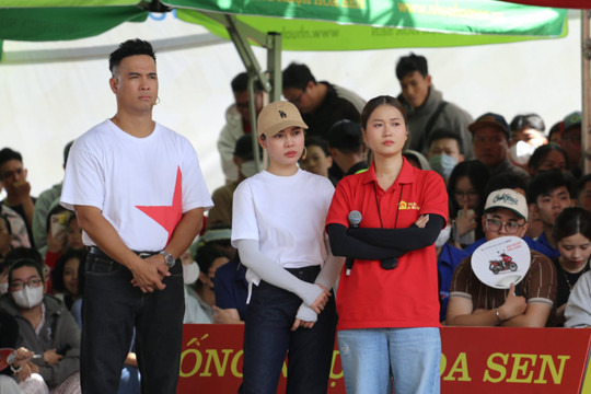 Giang Hồng Ngọc nghẹn ngào khi cậu bé 14 tuổi nói ăn gì cũng ngon, miễn được ăn cùng mẹ