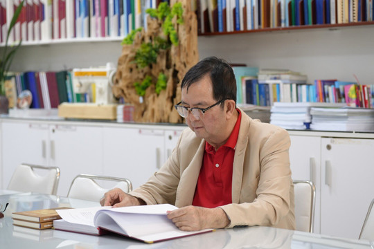 PGS.TS.BS Nguyễn Hoài Nam ra mắt sách chuyên khảo về bệnh tĩnh mạch sau hơn 40 năm làm nghề
