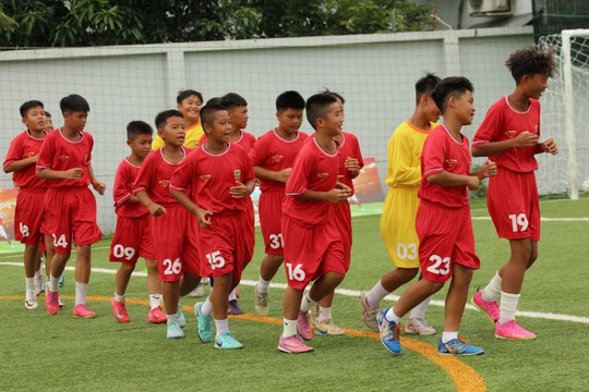 “Cầu thủ nhí 2026”: Đội HLV Hồng Sơn thắng đậm 6-3, Lý Đức chỉ ra điểm yếu của học trò