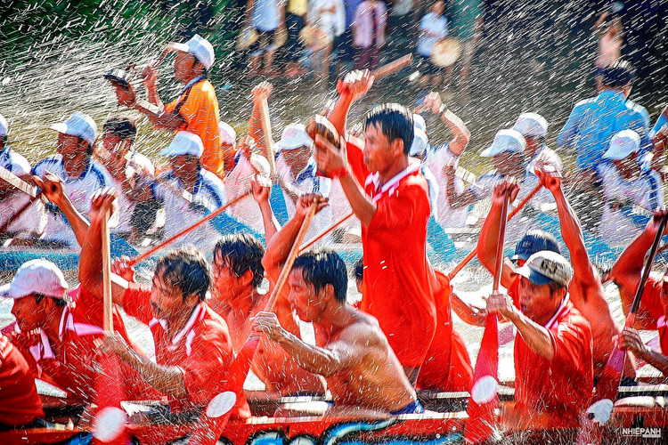 Quảng Bình tổ chức lại Lễ hội Đua thuyền trên sông Kiến Giang sau 2 năm gián đoạn