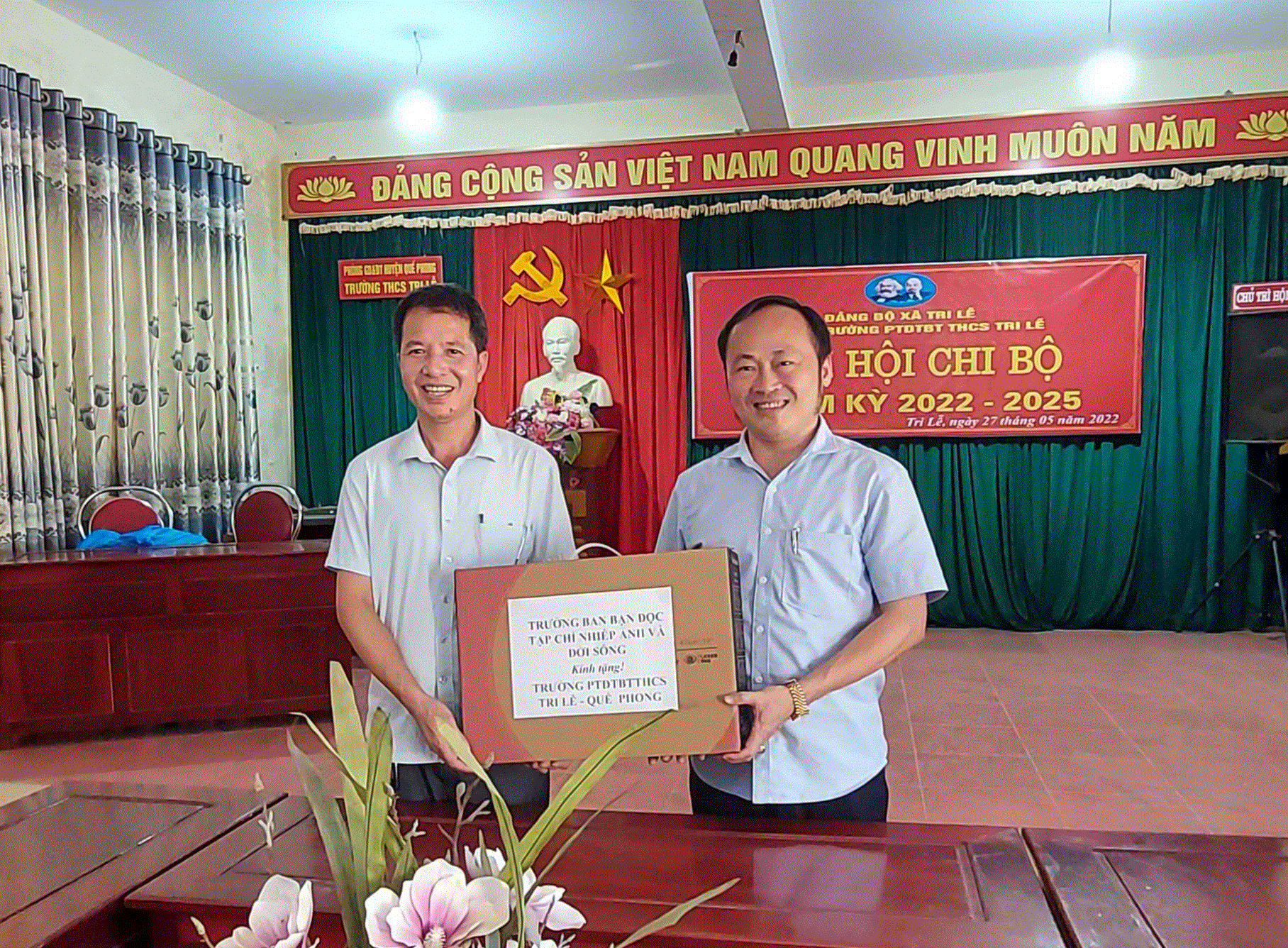 Nghệ An: Trao quà cho Trường PTDTBT – THCS Tri Lễ, huyện Quế Phong