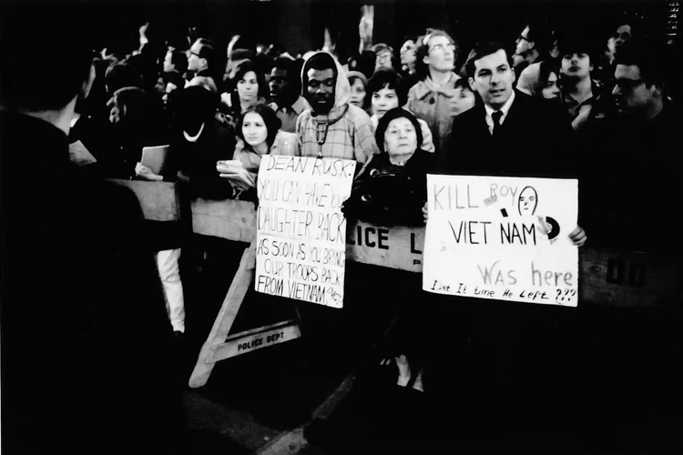Phóng viên ảnh nổi tiếng về chiến tranh Việt Nam qua đời